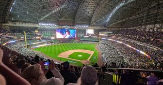 Brewers and Rays meet in World Series Game 5 tonight on FOX6