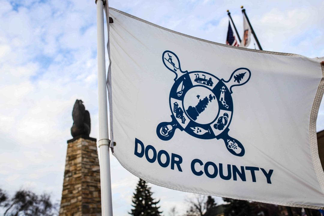 The Door County flag flying at the City of Sturgeon Bay government building
