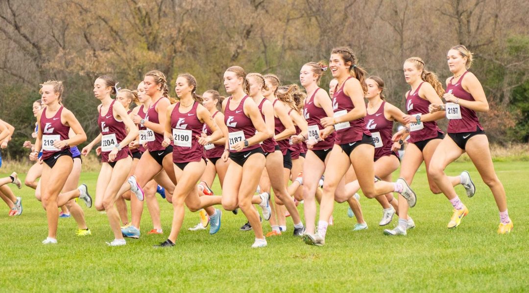 UW-La Crosse women's cross country runners racing in a pack